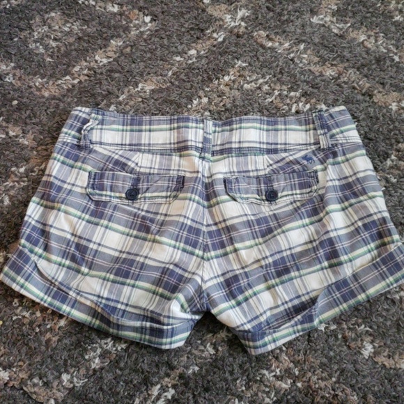 Abercrombie & Fitch plaid shorts - Picture 2 of 3